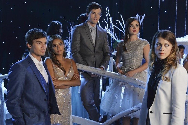 TYLER BLACKBURN, SHAY MITCHELL, IAN HARDING, LUCY HALE, LINDSEY SHAW