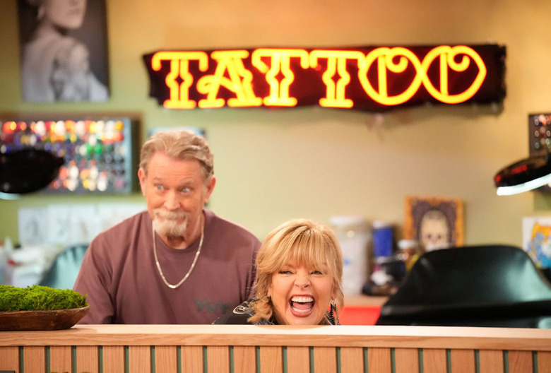 'Reba' Reunion on 'Happy's Place' - Reba McEntire, Melissa Peterman and Christopher Rich in Season 1, Episode 15