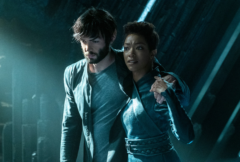 Ethan Peck and Sonequa Martin-Green in Star Trek: Discovery