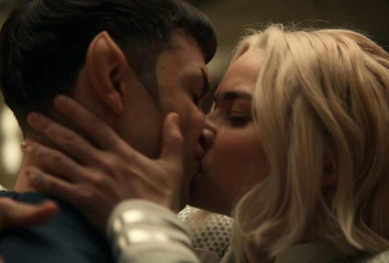 Star-Trek-Strange-New-Worlds-Spock-Chapel-Kiss-Ethan-Peck-Jess-Bush