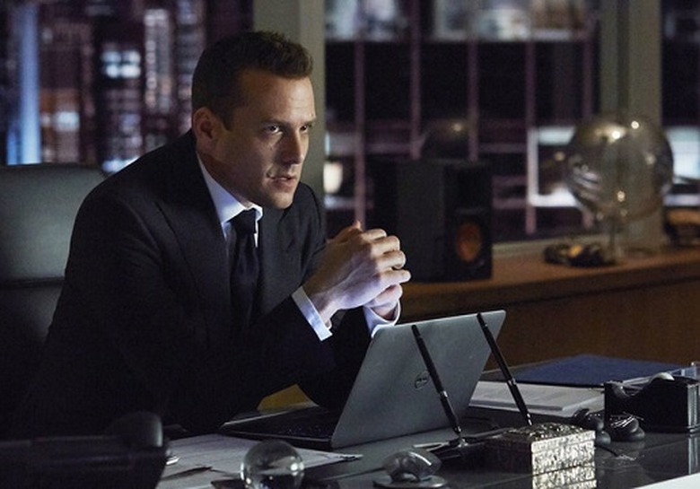 Suits Donna Quits as Harvey's Secretary