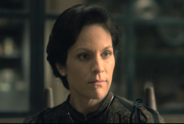 The Haunting of Hill HOuse Annabeth Gish Interview Mrs Dudley