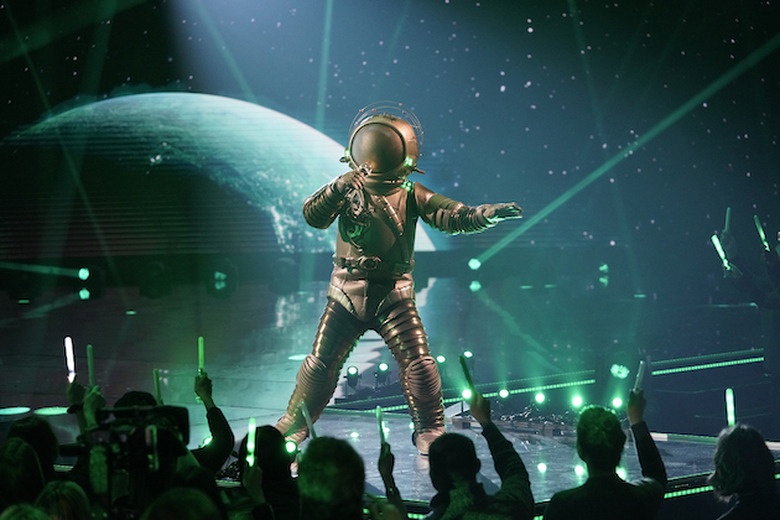 the-masked-singer-season-3-hunter-hayes-astronaut-video-interview