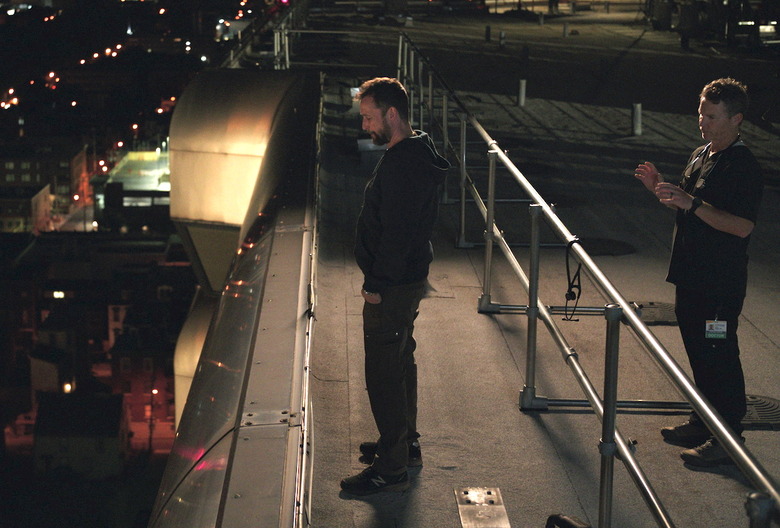 the-pitt-season-1-episode-15-finale-roof-scene-2