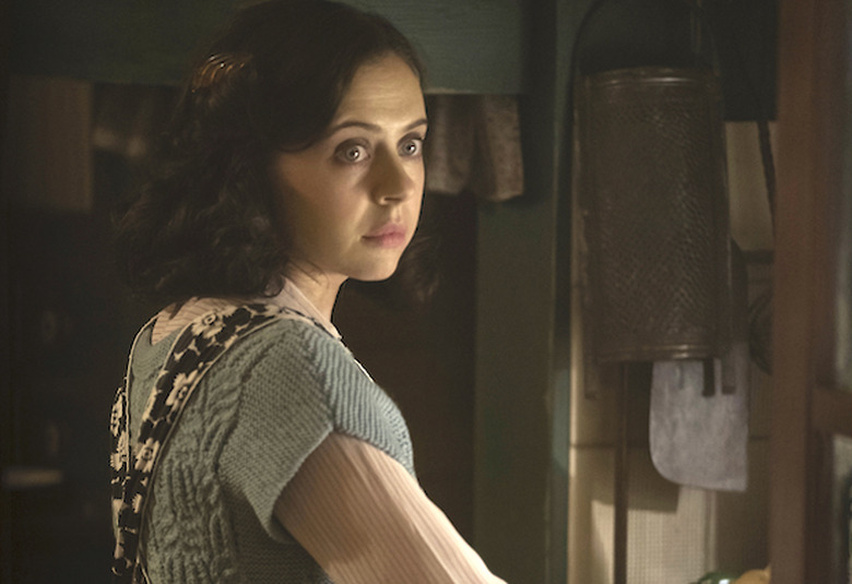 bel-powley-a-small-light-performance
