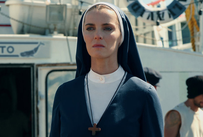 Betty Gilpin Mrs Davis