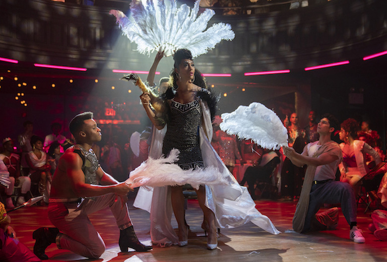 TV Hangouts Pose Balls