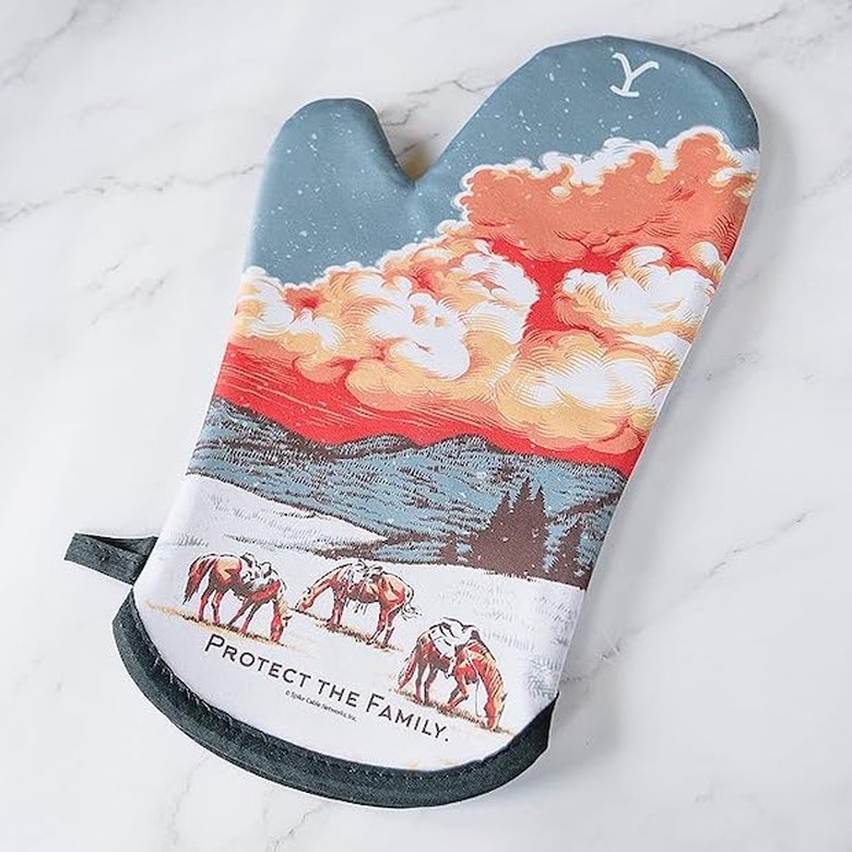 gifts for Yellowstone fans - oven mitt