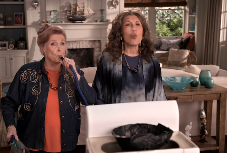 grace-frankie-toilet-bong