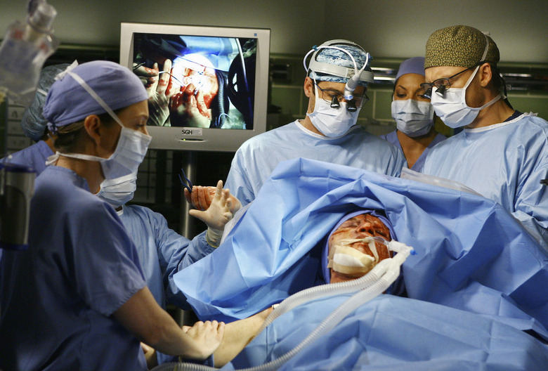 GREY'S ANATOMY, (from left): Ellen Pompeo, Patrick Dempsey, T.R. Knight (bottom), Sara Ramirez, Kevin McKidd,'Now or Never', (Season 5, aired May 14, 2009), 2005-. photo: Scott Garfield / © ABC / Courtesy: Everett Collection