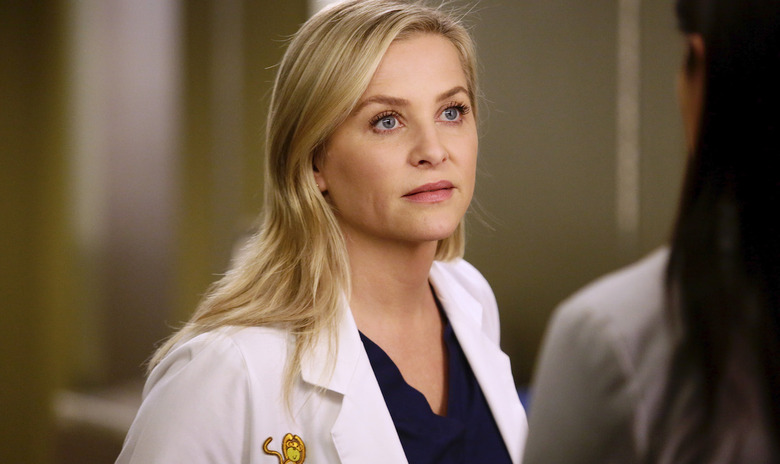 greys anatomy jessica capshaw returning season 20 arizona