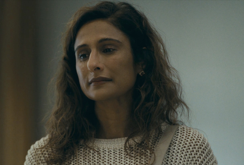 Sarayu Blue, Expats