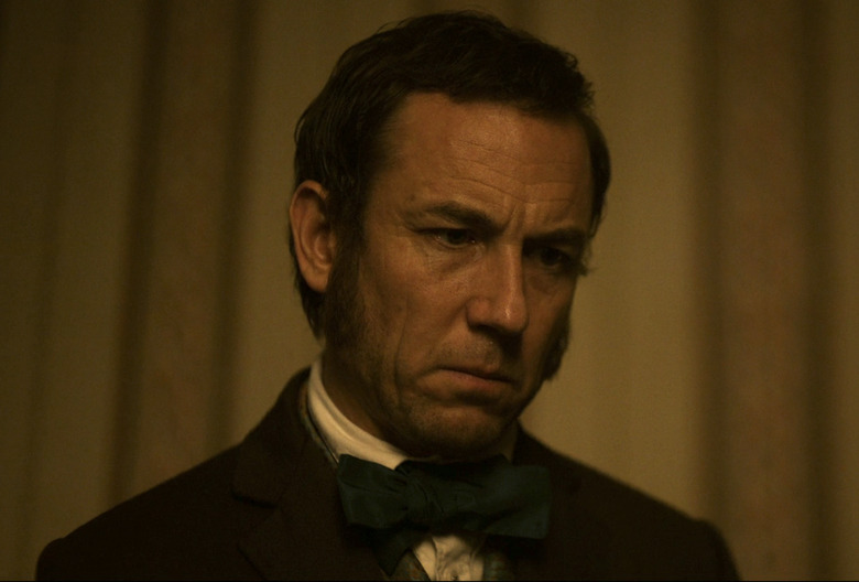tobias-menzies-manhunt-season-1-performance