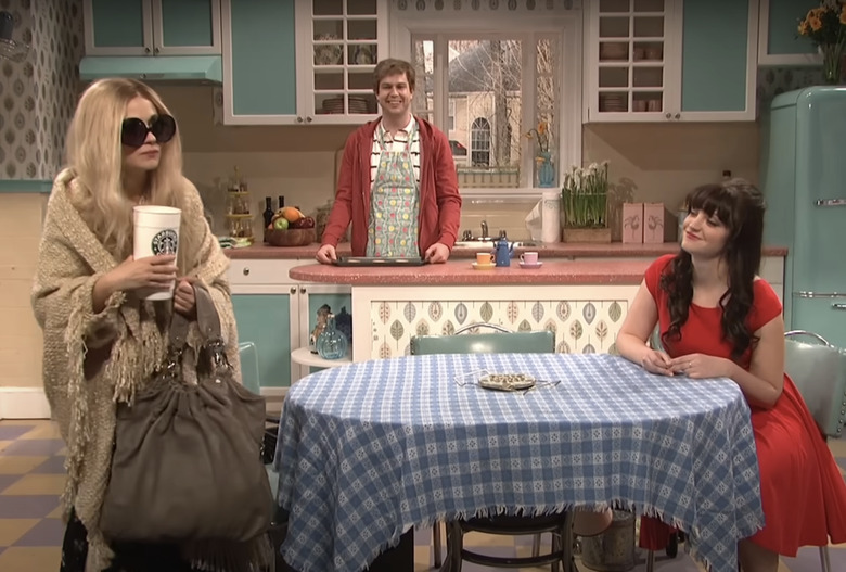 SNL Zooey Deschanel Abby Elliott