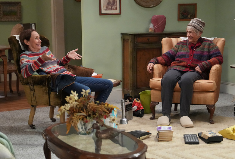 Laurie Metcalf and Estelle Parsons in The Conners
