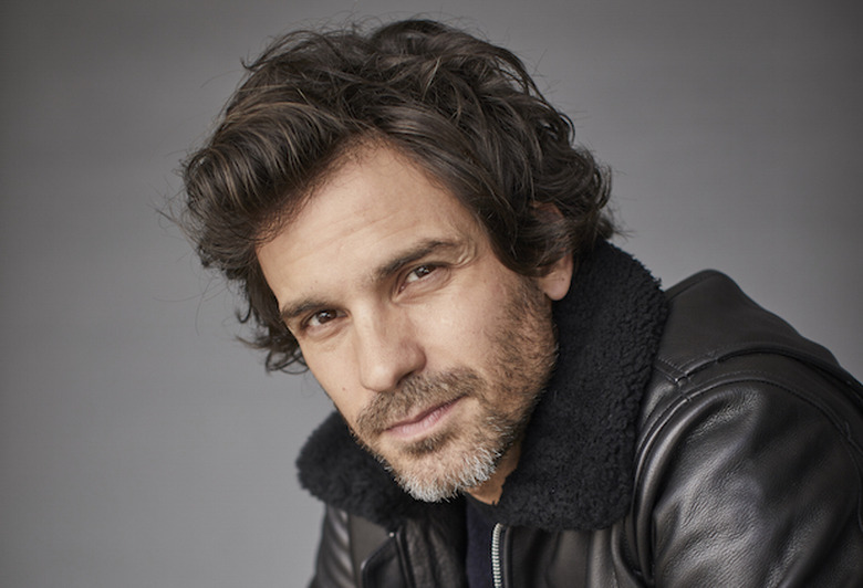 Santiago Cabrera