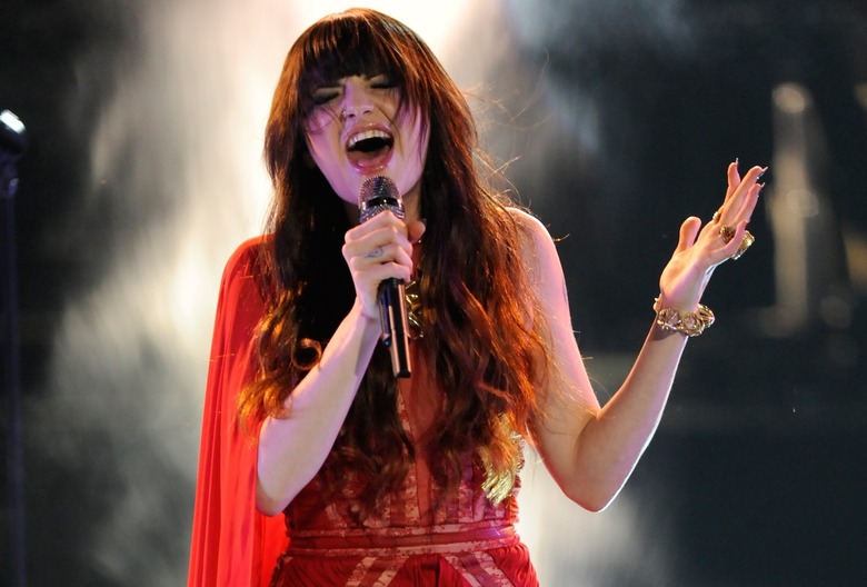 THE VOICE, contestant Juliet Simms, 'Episode 215/Live Show', (Season 2), 2011-. photo: Lewis Jacobs / © NBC / Courtesy: Everett Collection