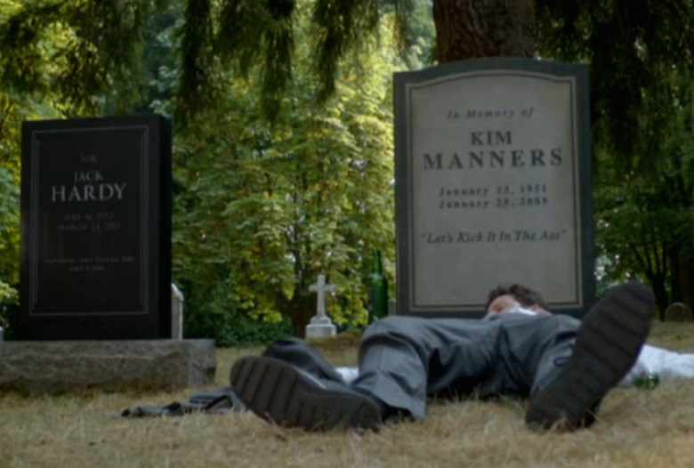 x-files-easter-eggs-ep3-graves