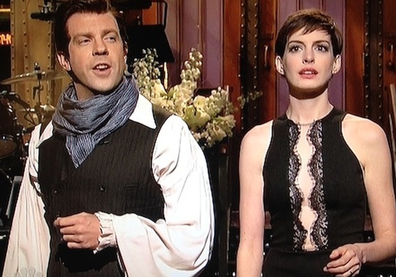 snl anne hathaway