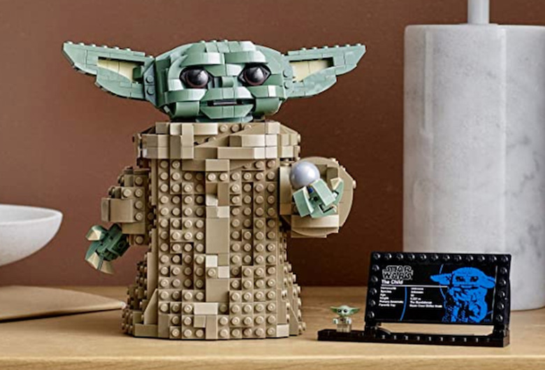 Baby Yoda LEGO Set