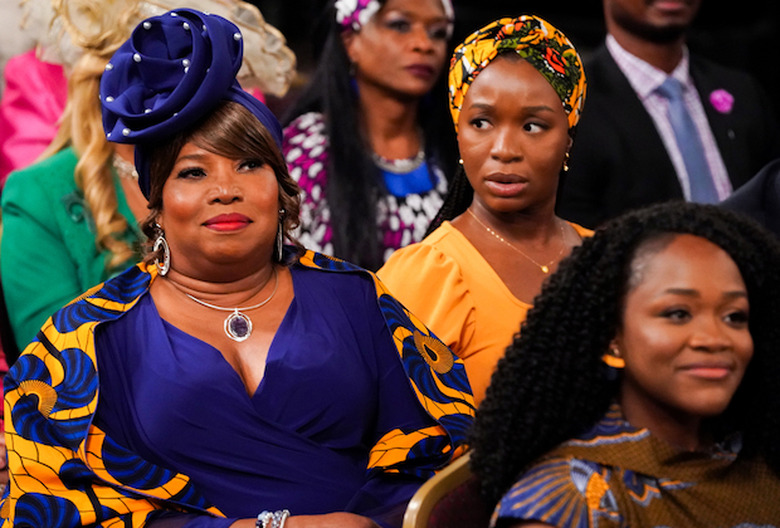 Watch Bob Hearts Abishola Season 3, Episode 22 on CBS