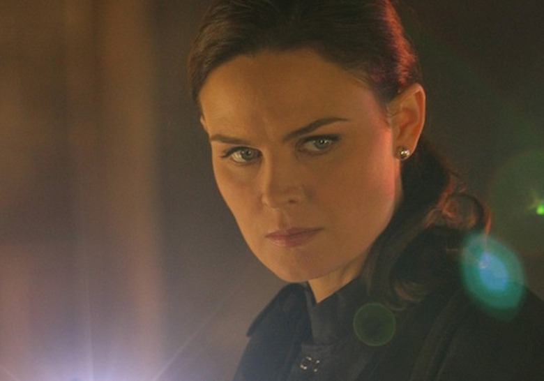 Bones-Ep715-The_gunk_in_the_garage_sc-18_0130