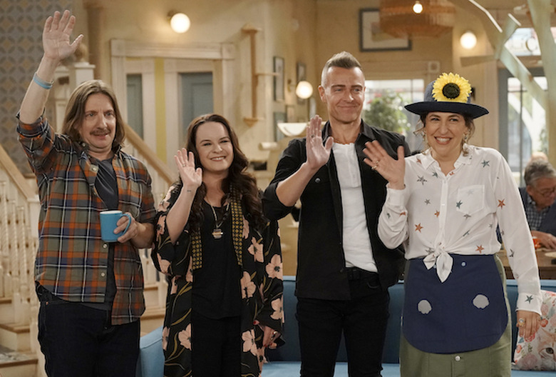 Watch Call Me Kat Season 2, Episode 1 - Blossom Reunion