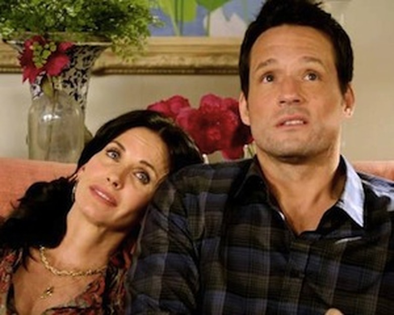 cougar-town-1x09-here-comes-my-girl-jules-cobb-grayson-ellis-cap_mid