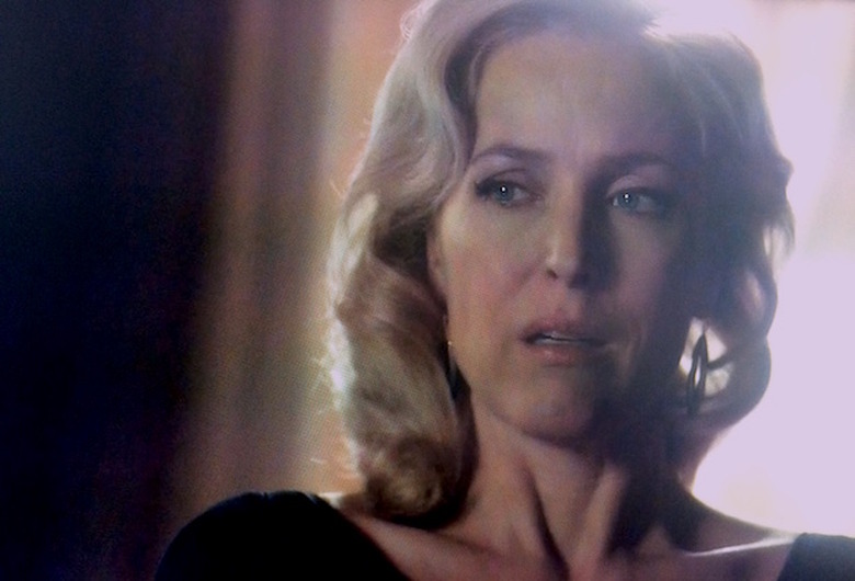 gillian-anderson-hannibal-leg