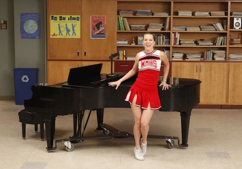 317GleeEP317_Scene8-ChoirRoom_089-1