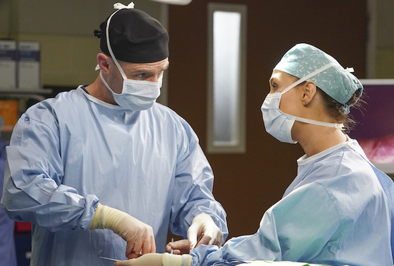 greys anatomy season 17 premiere spoilers richard koracick fight