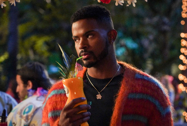 grown-ish, Aaron sips