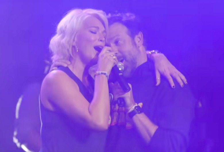 Jason Sudeikis and Hannah Waddingham singing 'Shallow' from 'A Star Is Born'