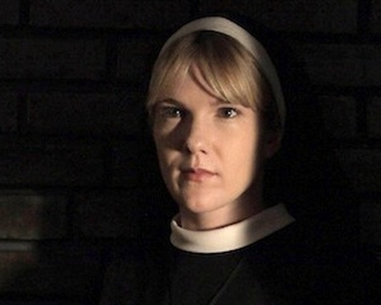 AHS_Asylum_Rabe_300