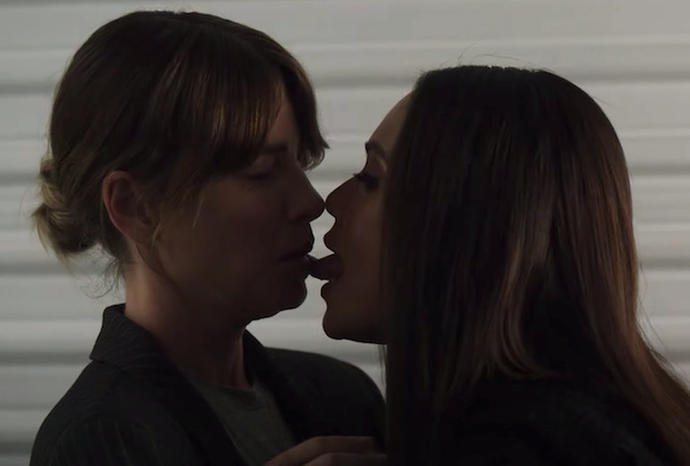 lucifer-maze-chloe-kiss-video