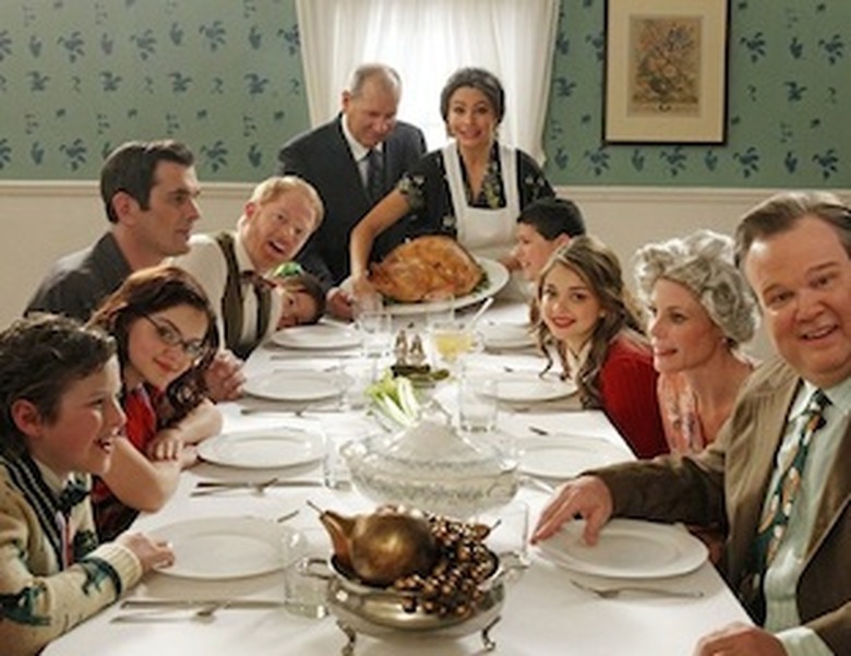 NOLAN GOULD, TY BURRELL, ARIEL WINTER, JESSE TYLER FERGUSON, AUBREY ANDERSON-EMMONS (OBSCURED), ED O'NEILL, SOFIA VERGARA, RICO RODRIGUEZ, SARAH HYLAND, JULIE BOWEN, ERIC STONESTREET