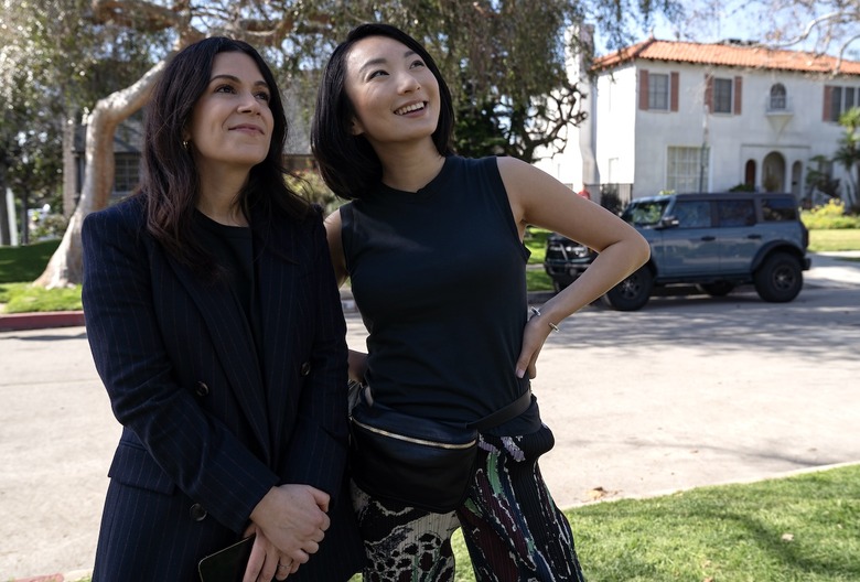 NO GOOD DEED. (L to R) Abbi Jacobson as Leslie and Poppy Liu as Sarah in Episode 101 of No Good Deed. Cr. SAEED ADYANI/Netflix © 2024