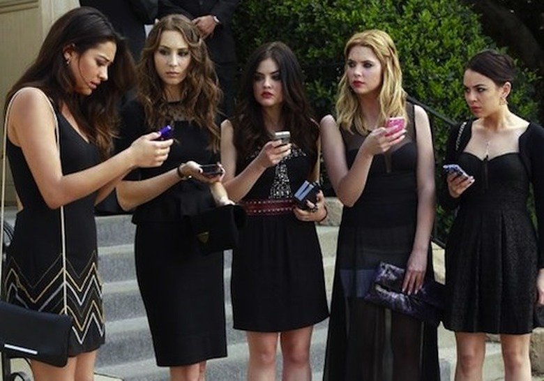 SHAY MITCHELL, TROIAN BELLISARIO, LUCY HALE, ASHLEY BENSON, JANEL PARRISH