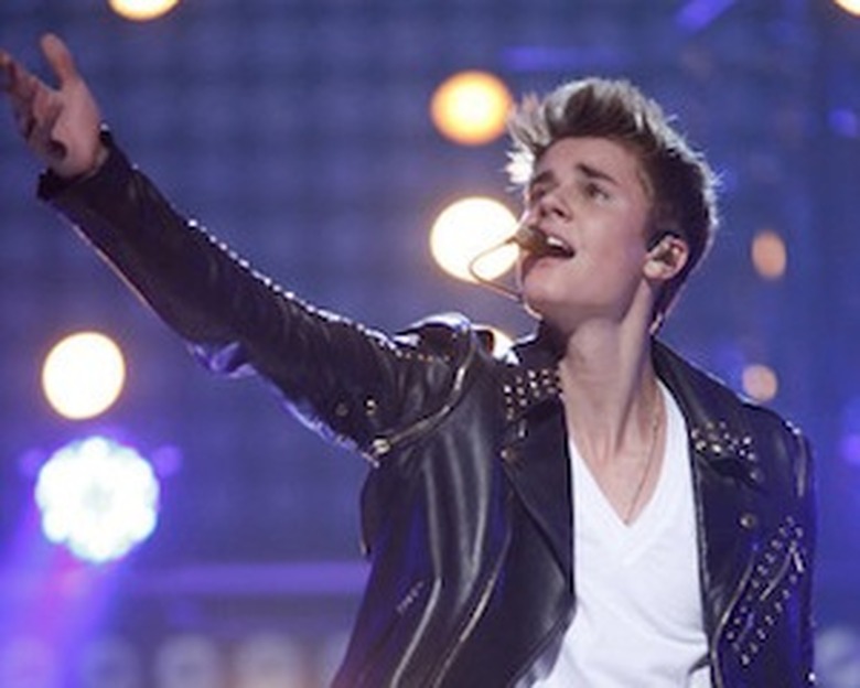 Justin Bieber: All Around the World - Season 2012