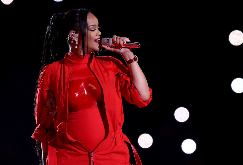 Rihanna-Super-Bowl-Pregnancy-Reveal