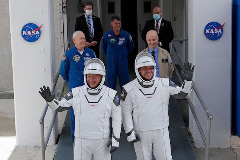 rocket-launch-spacex-dragon-second-attempt-watch