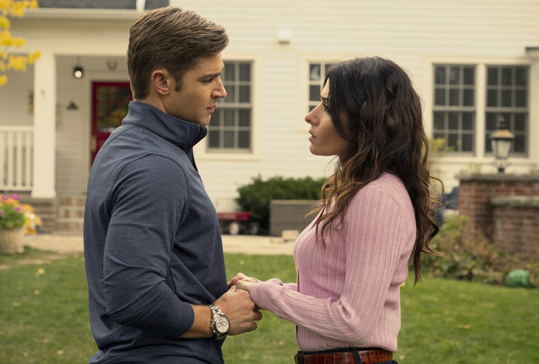 Sarah Shahi and Mike Vogel in Sex/Life Season 1