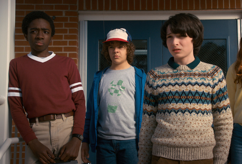 stranger things season 2 gaten matarazzo finn wolfhard caleb mclaughlin