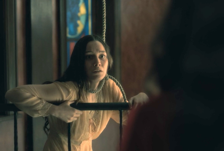 The Haunting of Hill House Photos Spookiest MOments Season 1