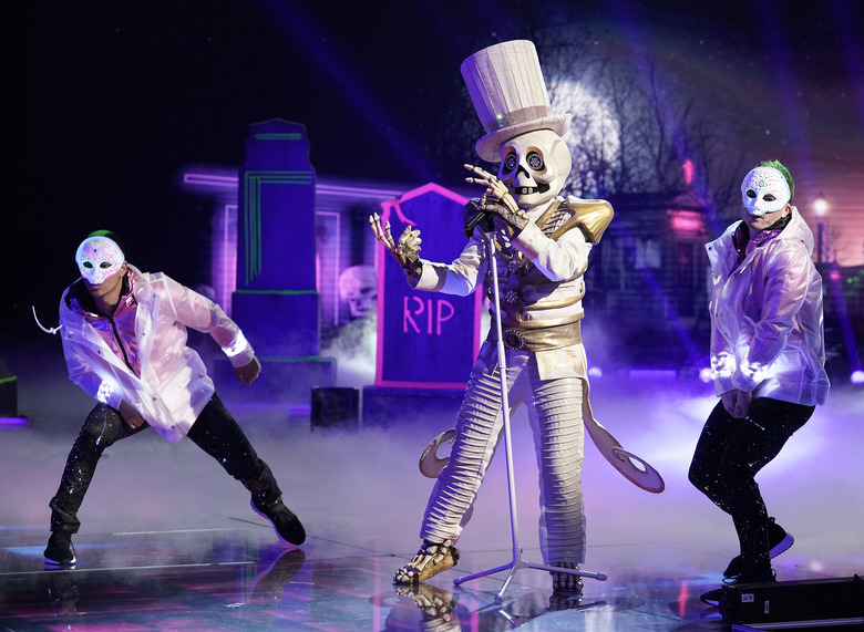 the-masked-singer-paul-shaffer-skeleton-unmasked-season-2-episode-4