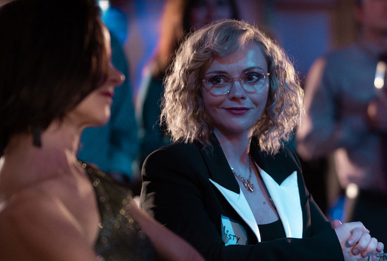 yellowjackets-season-2-premiere-date-2022