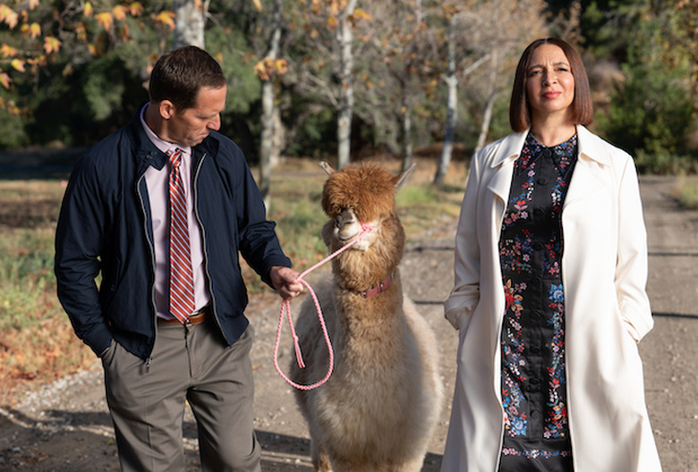 Loot starring Maya Rudolph, Nat Faxon