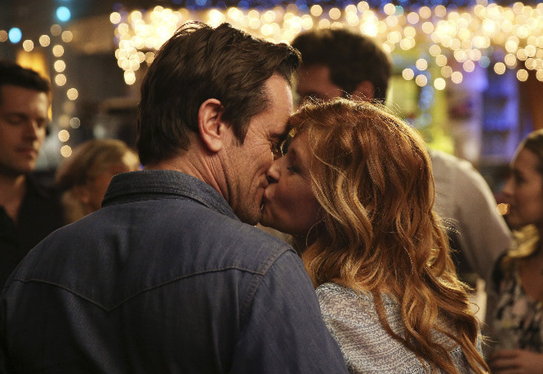 Nashville Deacon Dying Season 3 Finale Preview Charles Esten