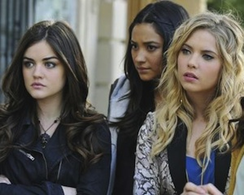 LUCY HALE, SHAY MITCHELL, ASHLEY BENSON, TROIAN BELLISARIO