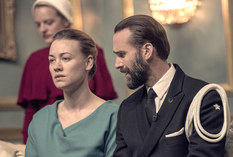 the-handmaids-tale-season-3-fred-serena-bruce-miller-interview